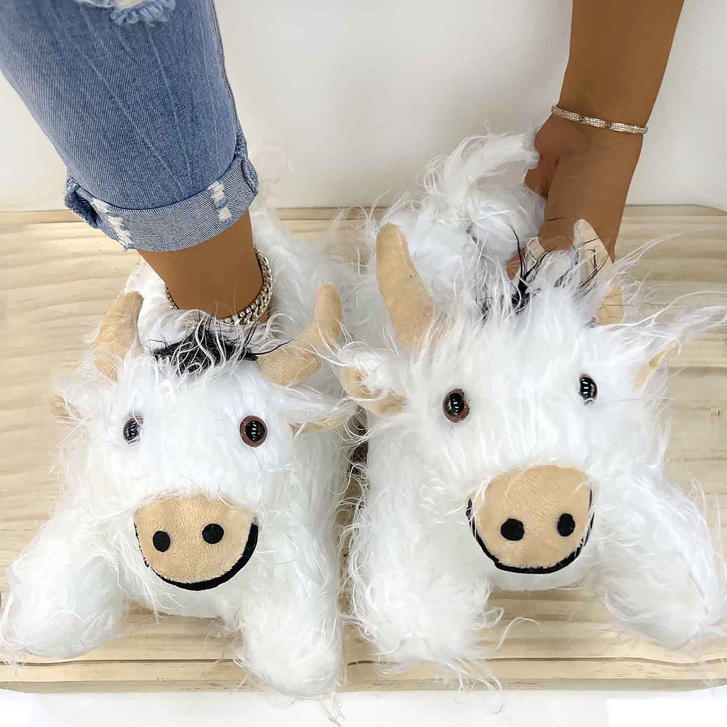 Highland Yak Plush Novelty Slippers | ZAKAPOP