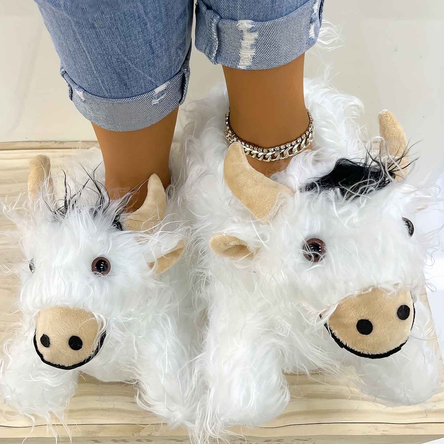 Highland Yak Plush Novelty Slippers | ZAKAPOP