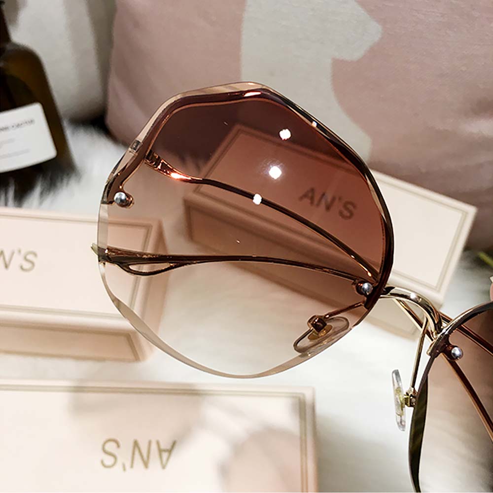 Women's Stylish Vintage Oversized Square Gradient Sunglasses | ZAKAPOP